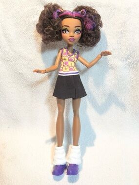 Monster High buried secrets courtside fangs out Clawdeen wolf doll